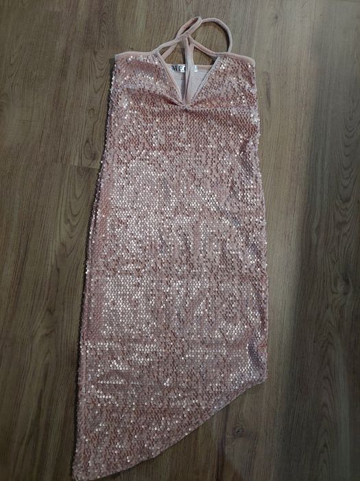 Розова рокля с пайети на МЕГЗ