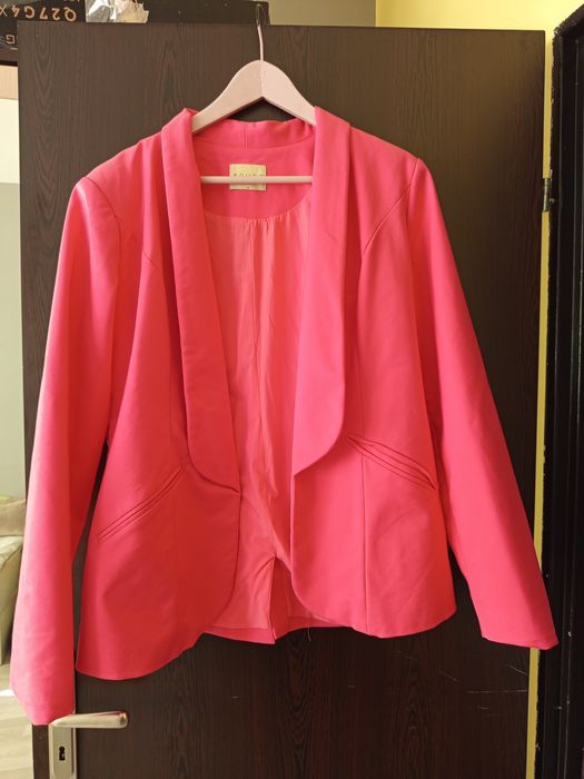 Дамски комплект  (сако и панталон)