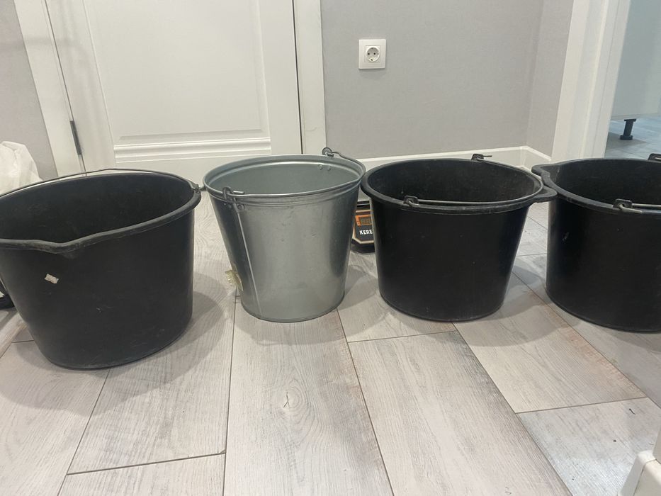 Продам 4 ведра б/у