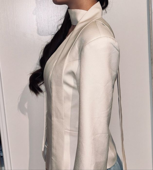 Пиджак приталенный белый