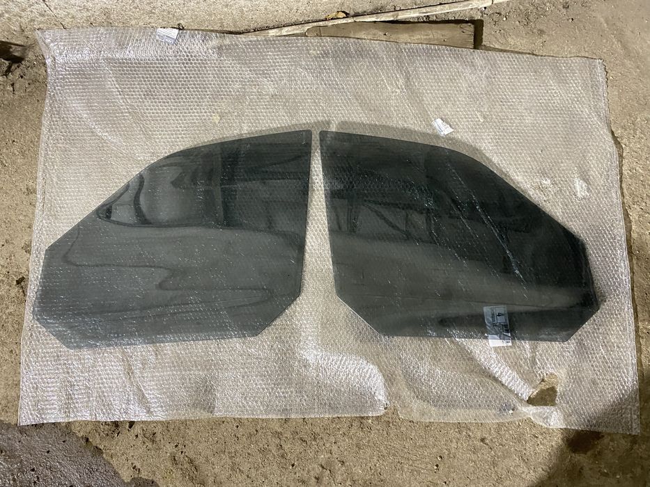 Priora боковые стекло