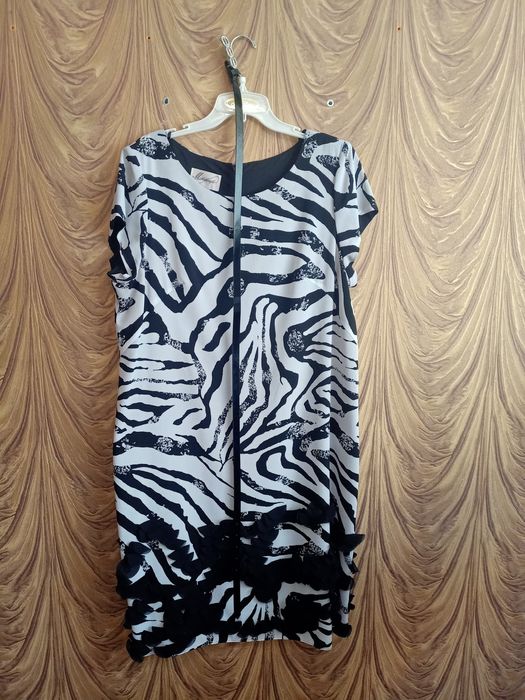 В продаже одежда