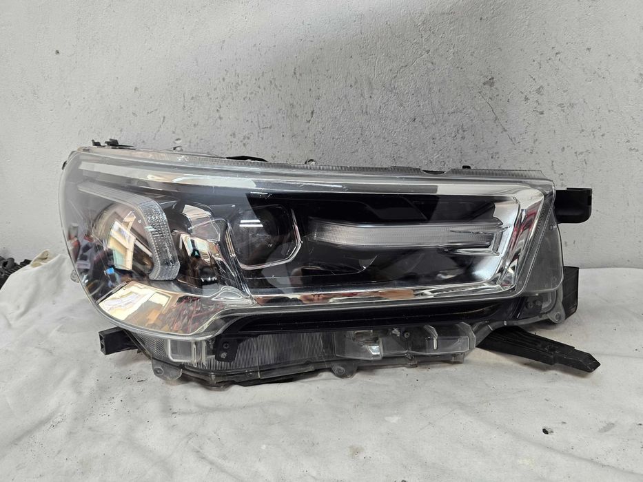 Оригинален фар Тойота Toyota Hilux Full Led