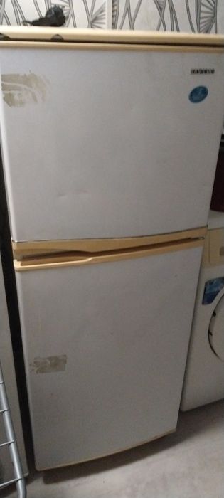 Бесплатно отдаю Холодильник.Морозильник работает.Холодильник не работа