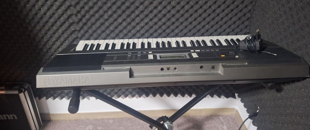 Orgă Yamaha PSR-E353