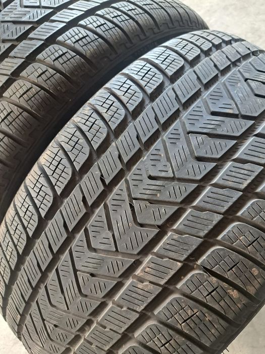 2 anvelope iarnă 295 35 r21 Pirelli