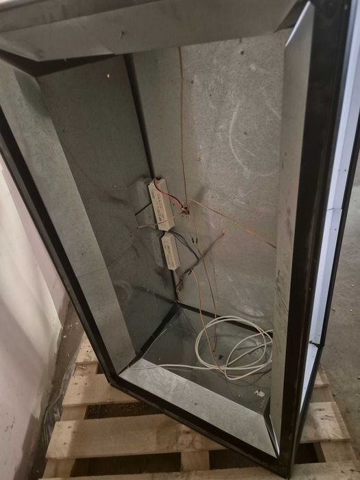 Светеща рекламна кутия със сменящи се фонове