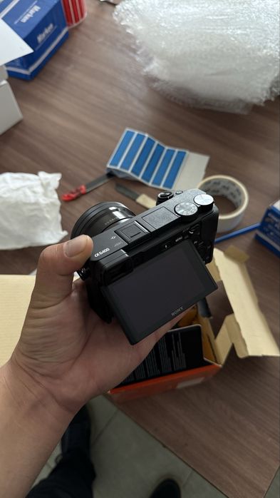 Sony α6400 + 16–50mm OSS