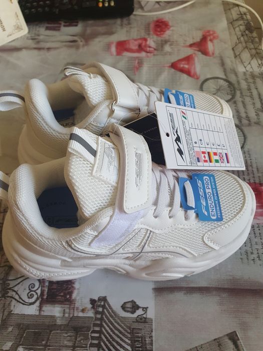 Продам кросовкий детский
