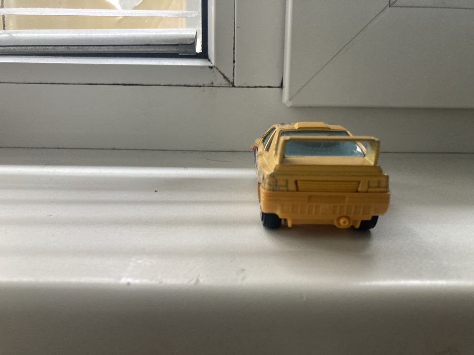 Количка Peugeot burago 1/43 made in Italy