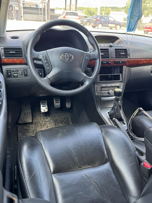 Vand întreaga sau dezmembrez Toyota Advensis