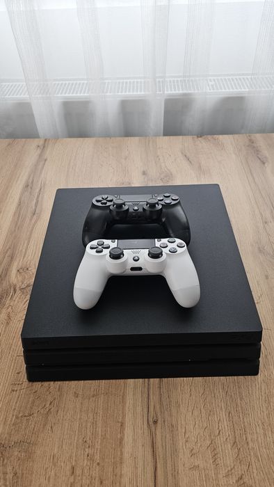 Playstation 4PRO(stare excelentă) + 9JOCURI