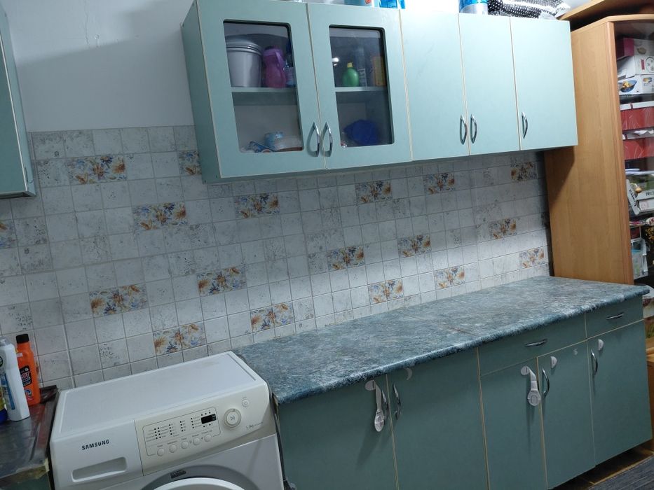 Продам кухонный гарнитур б/у бирюзового цвета. Высота рабочей поверхно