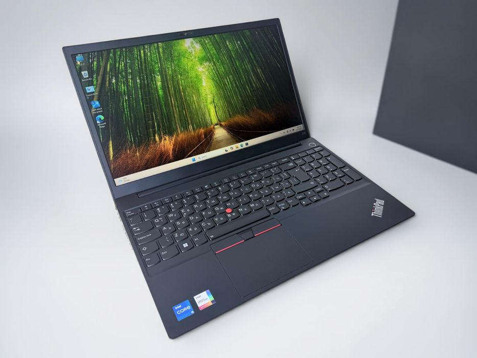 Lenovo ThinkPad E15 FHD i5-1235U 16GB 512GB SSD Iris Xe Graphics Перфектен! Гаранция!