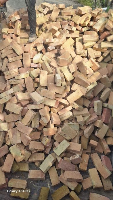 Pishgan va xom gisht yetkazibberamiz