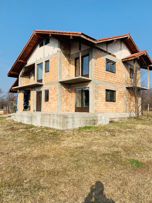 Casa la rosu, Sirineasa Jud.Vălcea ,0772203164