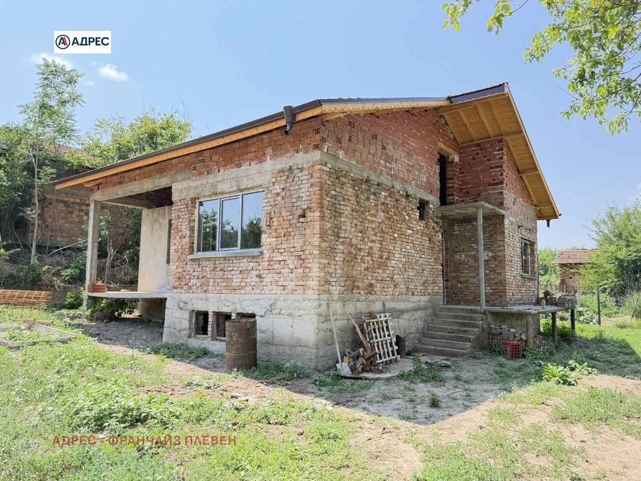 Къща в Плевен, област-с.Подем площ 100 цена 65000