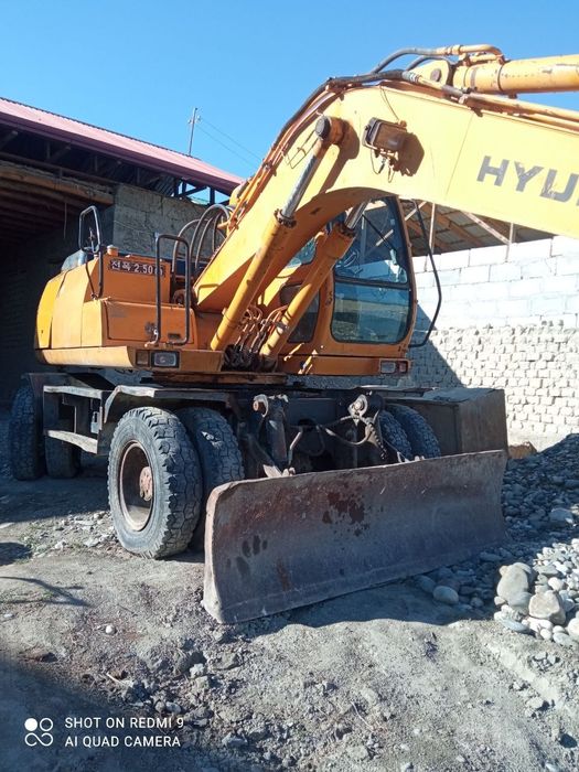 Услуги и аренда колесного экскаватора Hyundai Robex 130W-3 (Снос, копк