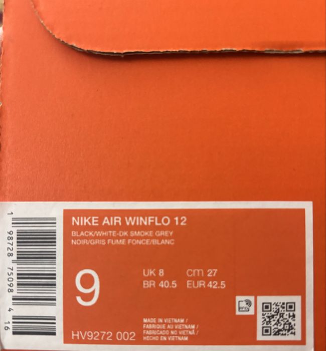 Продам оригинальные новые кроссовки Nike