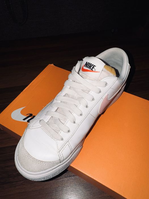 Кроссовки Nike .