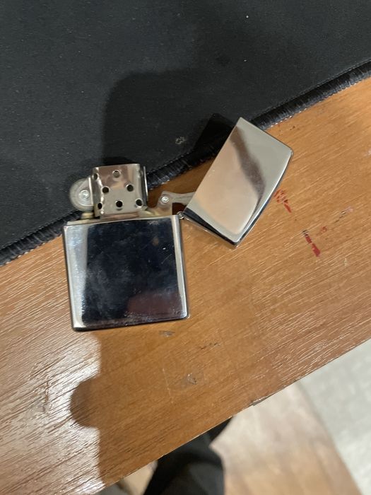 Продаю зажигалку