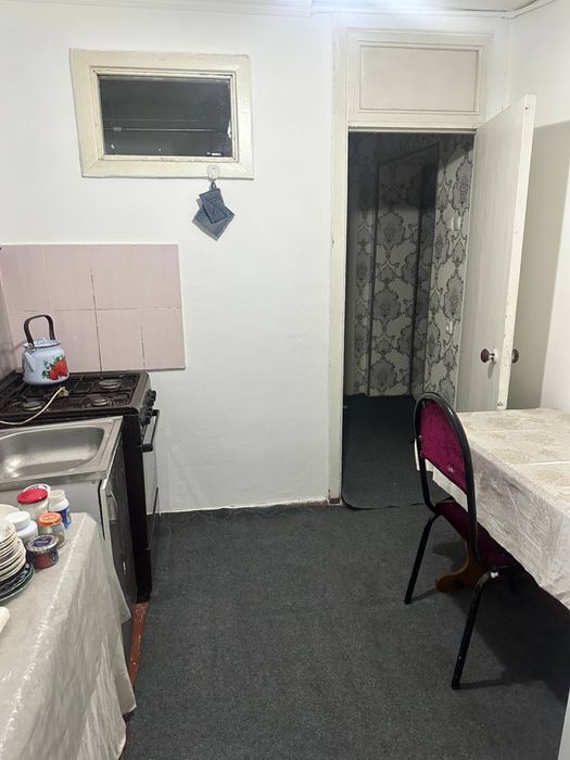 Qizlarga sheriklikka kvartira