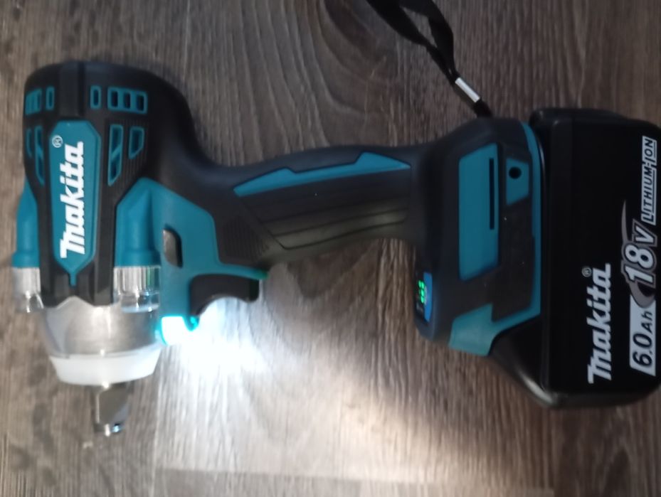 Autofiletanta pentru insurubat DTW 300 cu baterie de 6a NOU