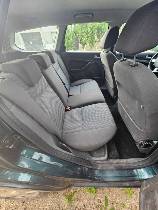 Ford focus 2007 luna 10 ( octombrie)