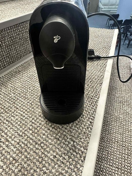 Продавам кафе машина  с капсоли tchibo машината е само пробвана