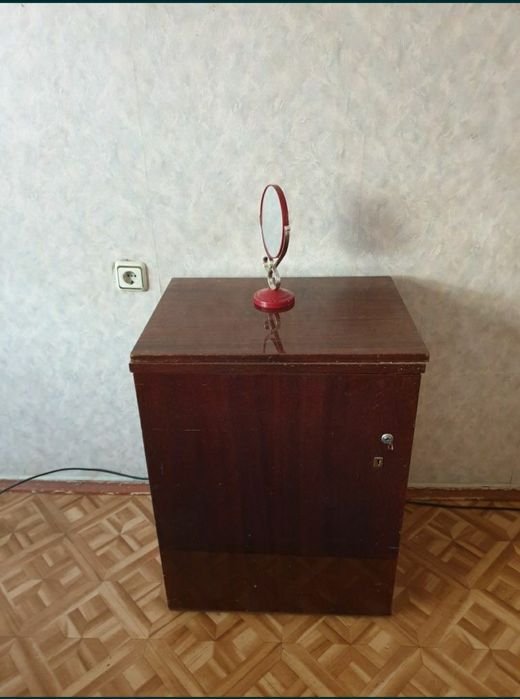 Чайка - 3 швейная машинка с тумбой