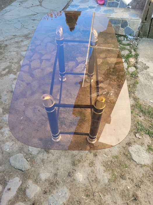 Masa sufragerie din sticla