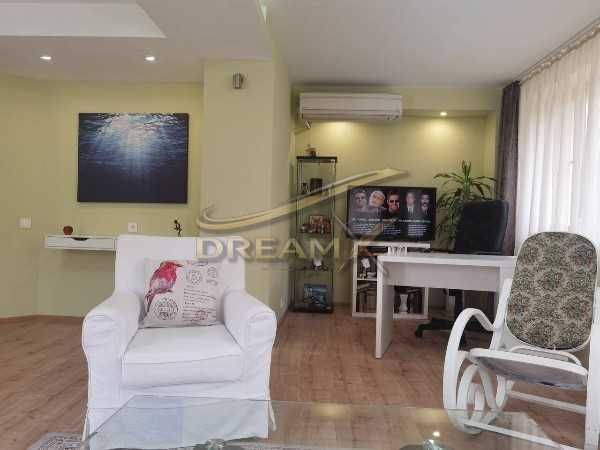 Дава се офис под наем в Центъра! 71411287