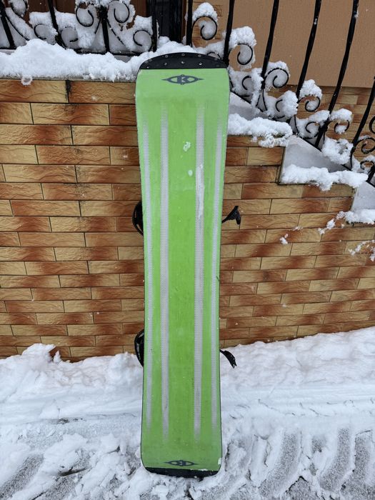 Vând snowboard - stare bună