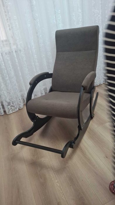 Продам кресло качалку
