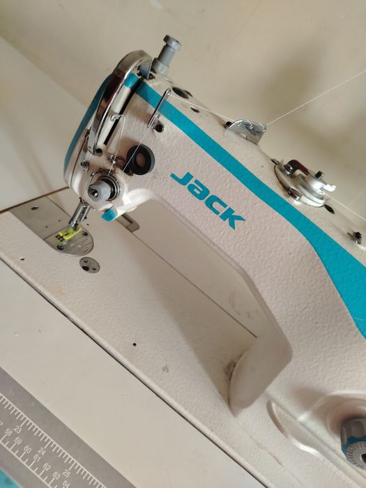 Tikuv mashinasi sotiladi 3 mln