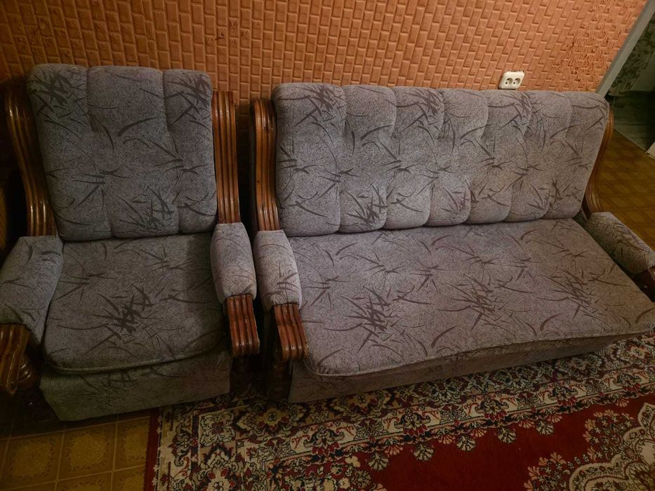 Продам мягкий уголок, диван и два кресла .