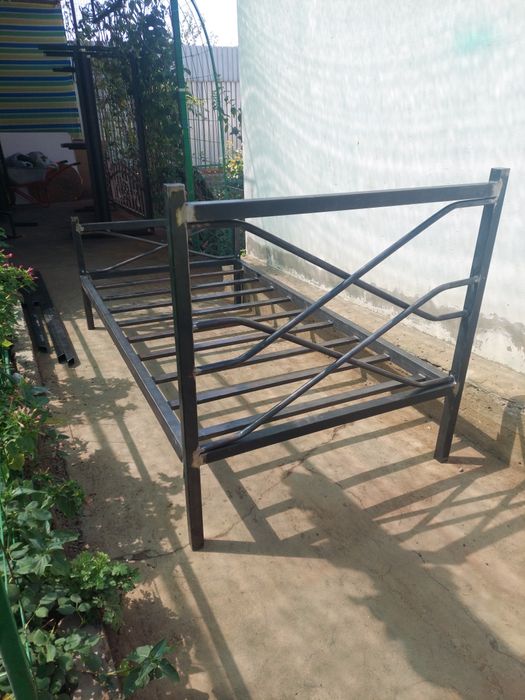 Кровать металическая