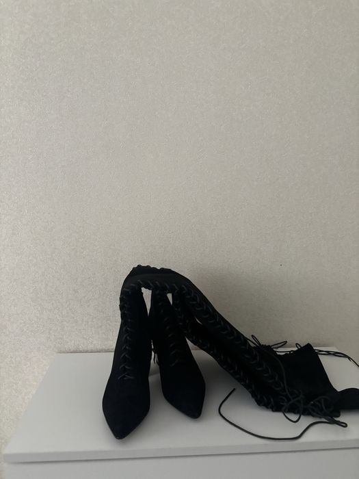 Ботфорты, одна новая, одну носила на 3часа