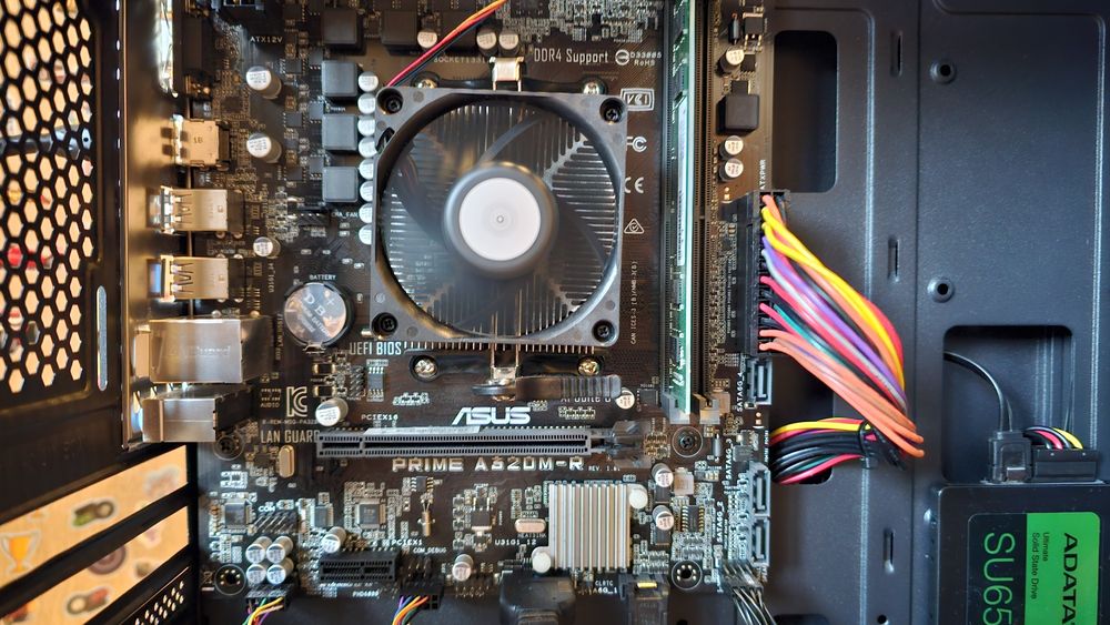 Vând PC complet gata de utilizare