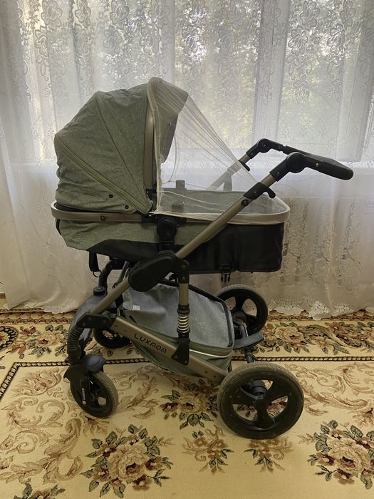 Продам каляску в отличном состоянии Luxmom