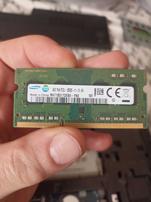 Лаптоп Lenovo Ideapad 300-15IBR за части или ремонт