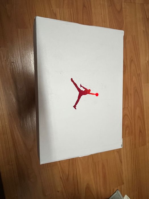 Jordan 4 mărimea 43