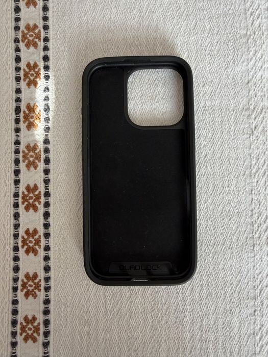 Husa UAG Monarch Kevlar si husa quad lock iphone 16 pro.