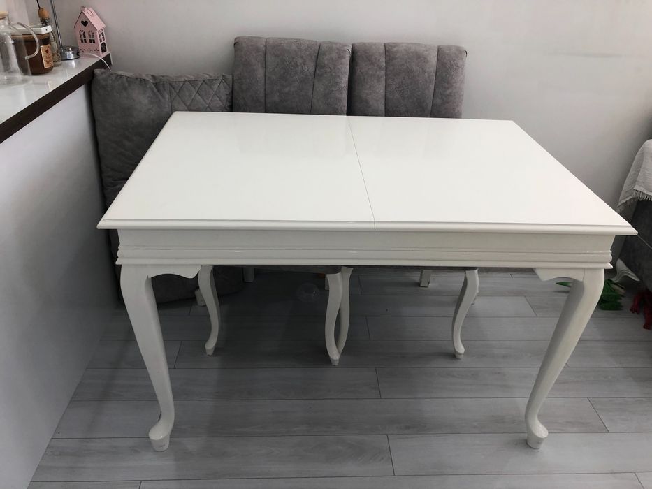 Комплект разтегателна трапезна маса с 6 стола