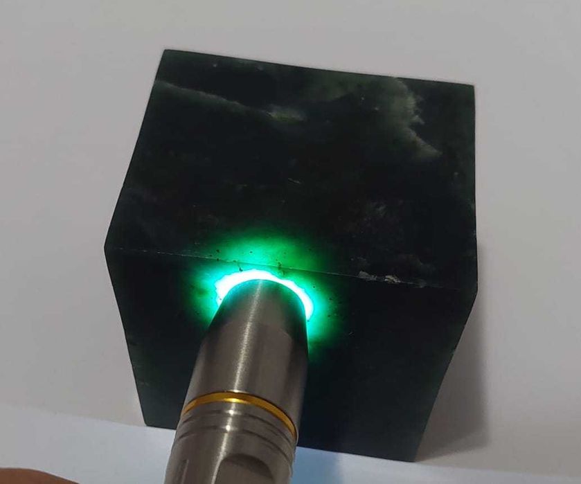 Продаю куб из натурального зелёного нефрита высокого качества