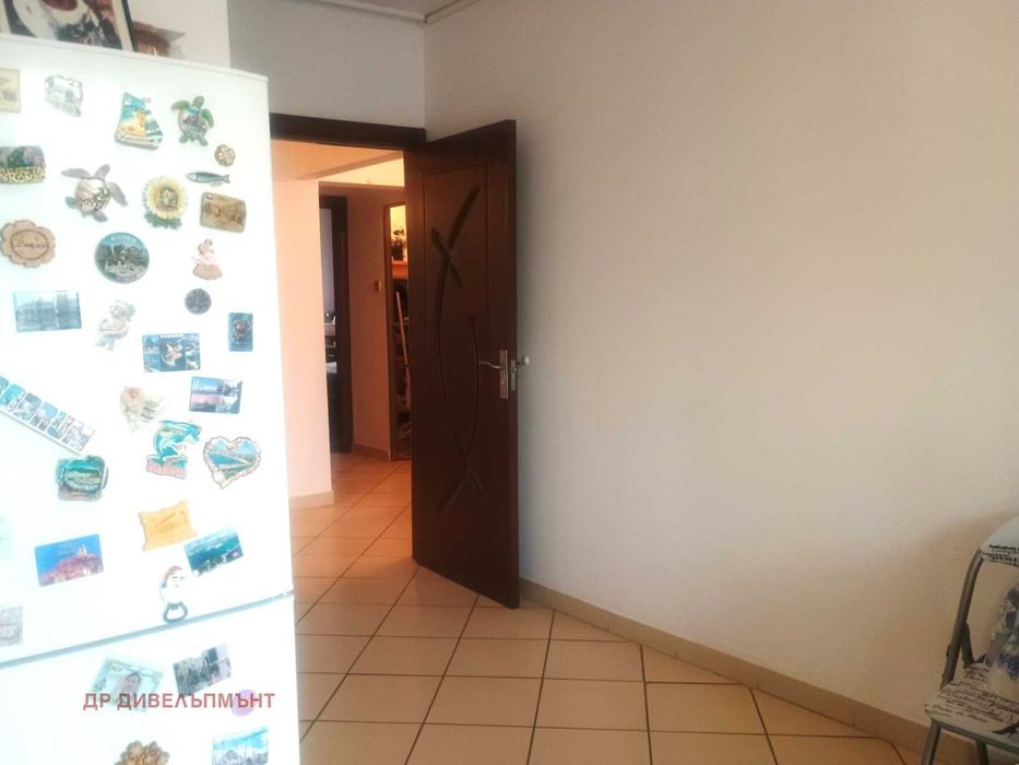 Продава се Тристаен апартамент в София, Фондови жилища - 84 кв.м за 2096 €/кв.м - Снимка #14