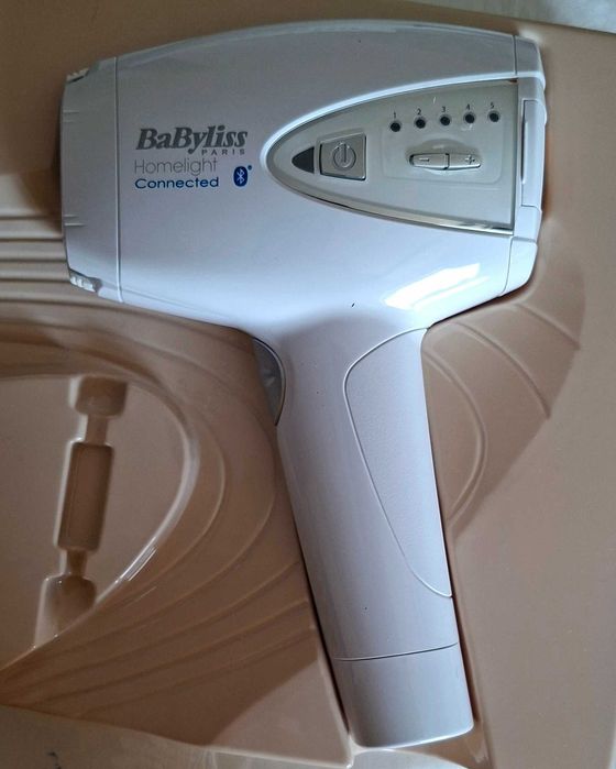 Epilator Babyliss cu lumina pulsata
