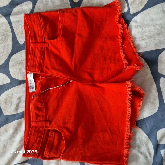 Vand pantaloni scurti