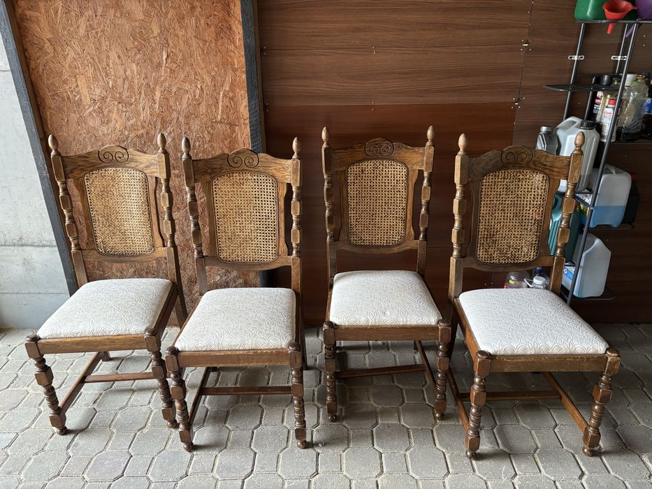 Scaune din lemn masiv