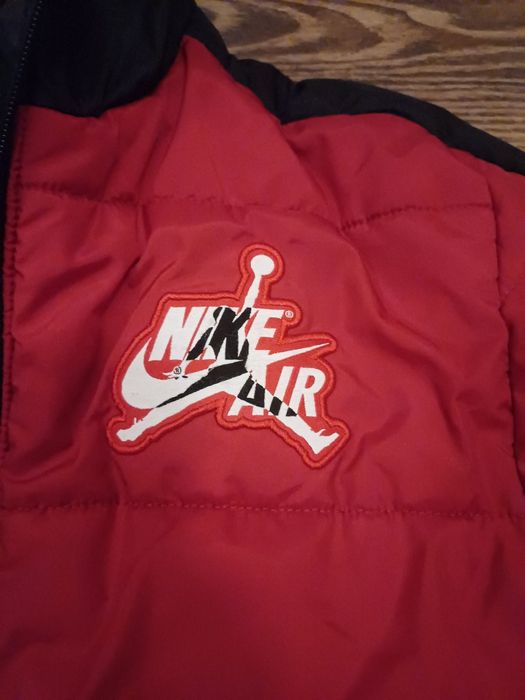 Яке Nike air Jordan цена 90лв -НАМАЛЕНО НА 70ЛВ